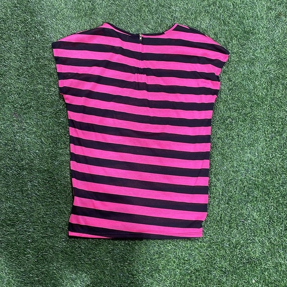 Ladies cap sleeved black and pink shirt with zipper detail on back of neck. - Picture 2 of 5